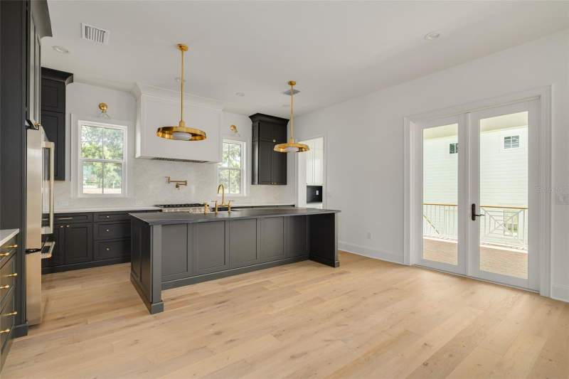 6 bedroom Single Family Residence at 808 39th Avenue, Snell Shores, St Petersburg — photo 2