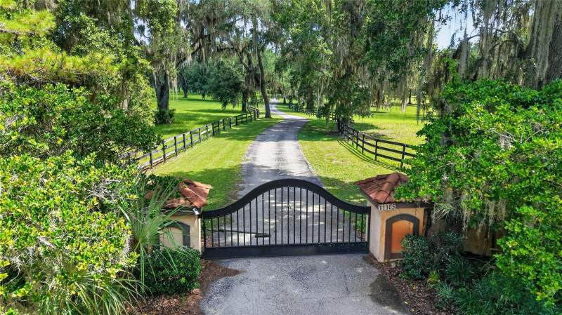 4 bedroom Single Family Residence at 11105 W Highway 326, Ocala, Ocala — photo 2