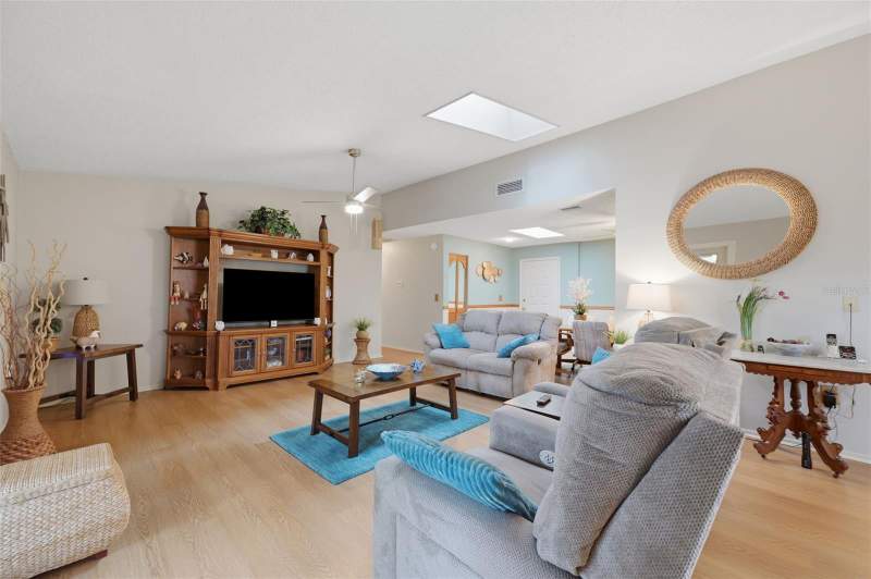 3 bedroom Single Family Residence at 6841 Circlecreek Drive, Bonnie Glynn Ph One-A, Pinellas Park — photo 5