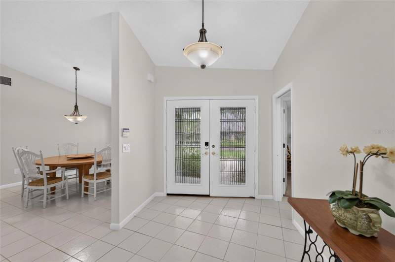 4 bedroom Single Family Residence at 14015 Shady Shores Drive, Lake Magdalene Manors, Tampa — photo 4