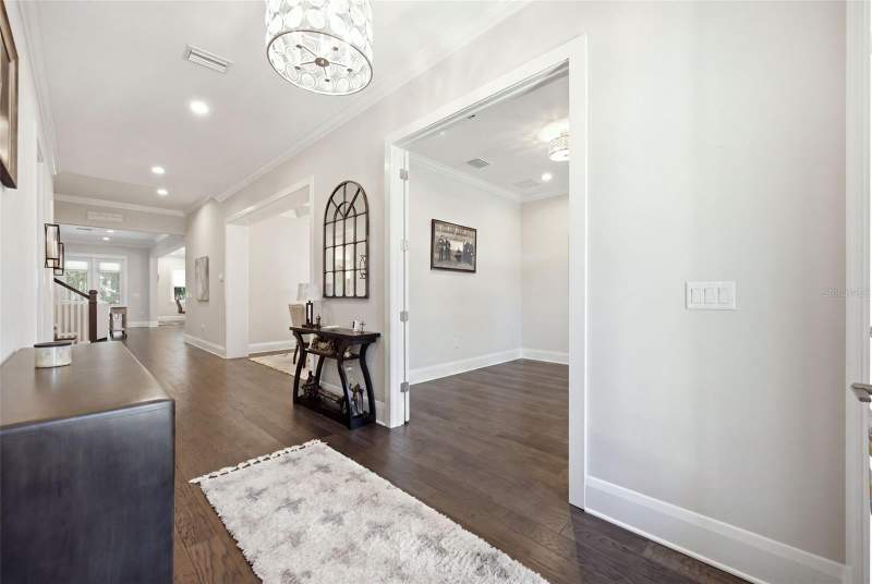 5 bedroom Single Family Residence at 210 S Shore Crest Drive, Beach Park, Tampa — photo 5