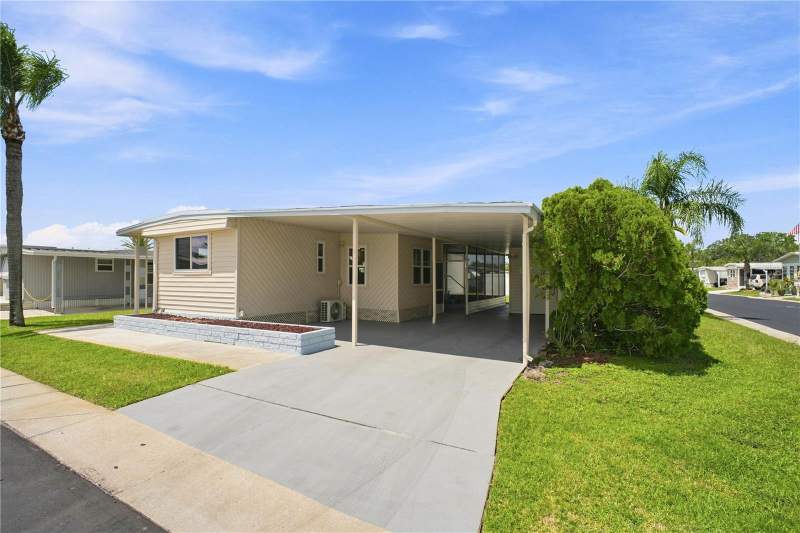 2 bedroom Mobile Home at 10929 Tioga Drive, Senate Manor Unrec, Port Richey — photo 2