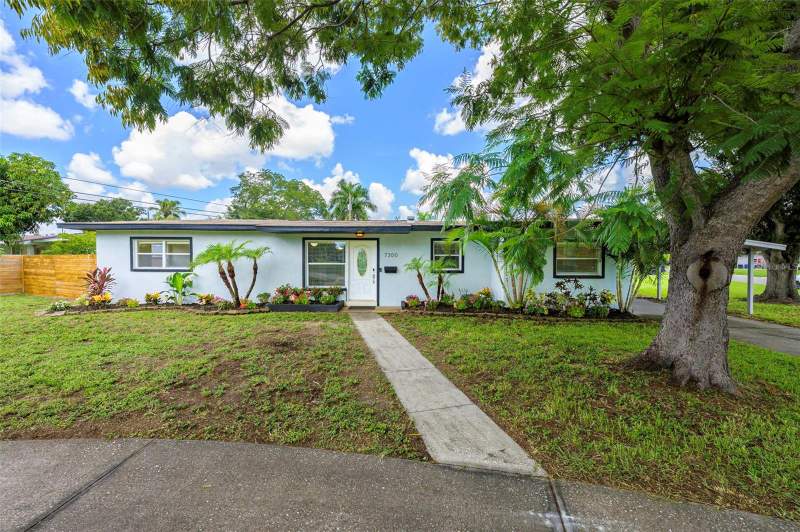 4 bedroom Single Family Residence at 7300 10th Street, Meadow Lawn 7th Add, St Petersburg — photo 2