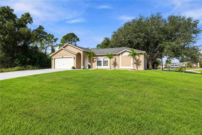 3 bedroom Single Family Residence at 7075 Coventry Terrace, Port Charlotte Sec 065, Englewood — photo 2