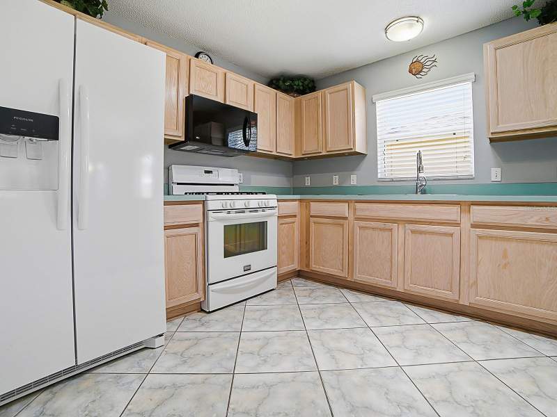 2 bedroom Villa at 872 Winchester Court, The Villages, The Villages — photo 2