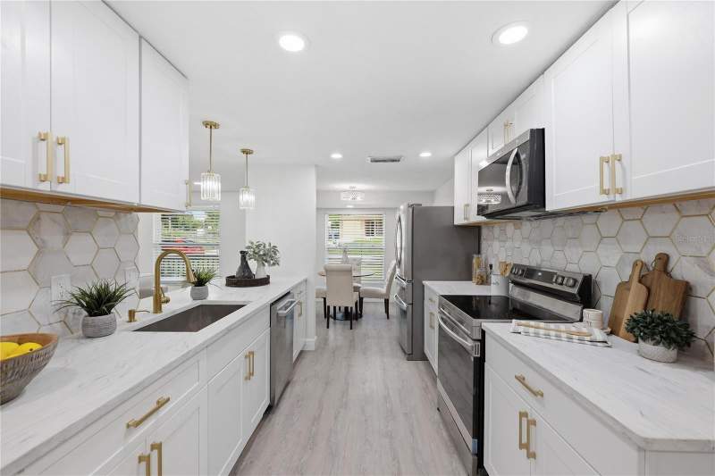 3 bedroom Single Family Residence at 1915 E Mulberry Drive, Fern Cliff, Tampa — photo 4