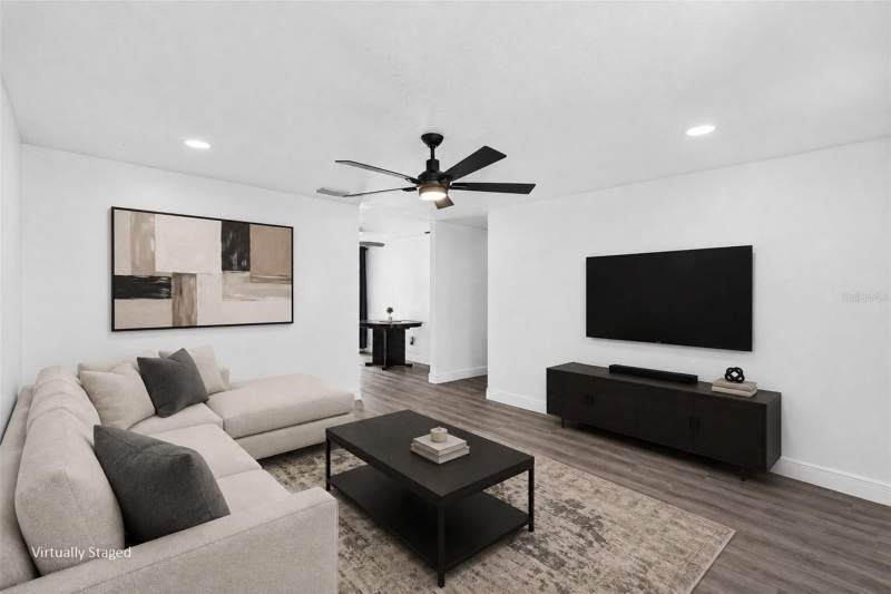 3 bedroom Single Family Residence at 8253 Greenleaf Circle, Townn Country Park Unit 61, Tampa — photo 4