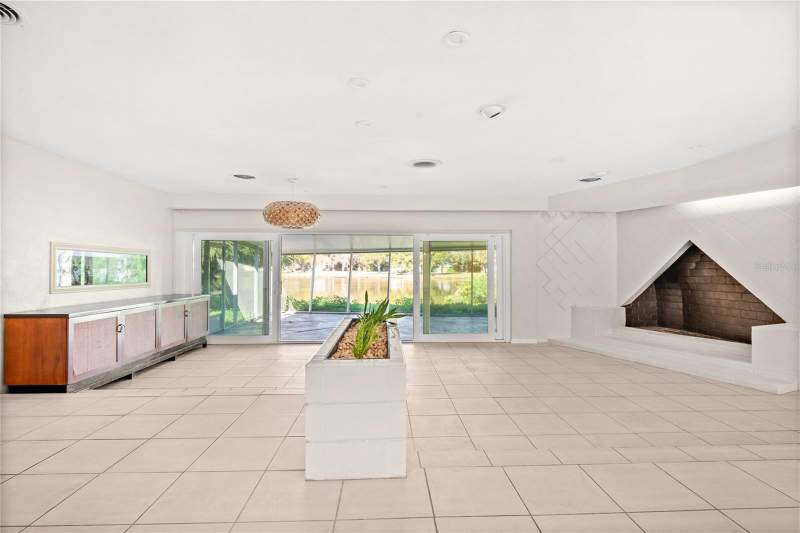 3 bedroom Single Family Residence at 801 Pinellas Point Drive, Bay Vista Park Rep, St Petersburg — photo 3