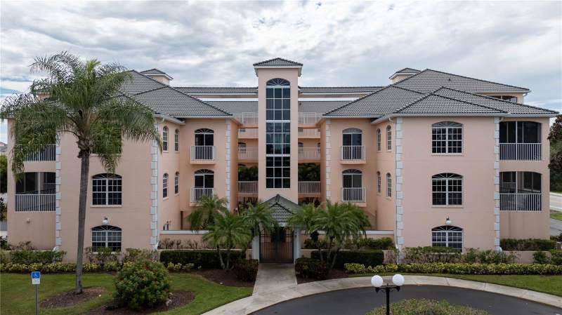 Courtyards at Gondola Park