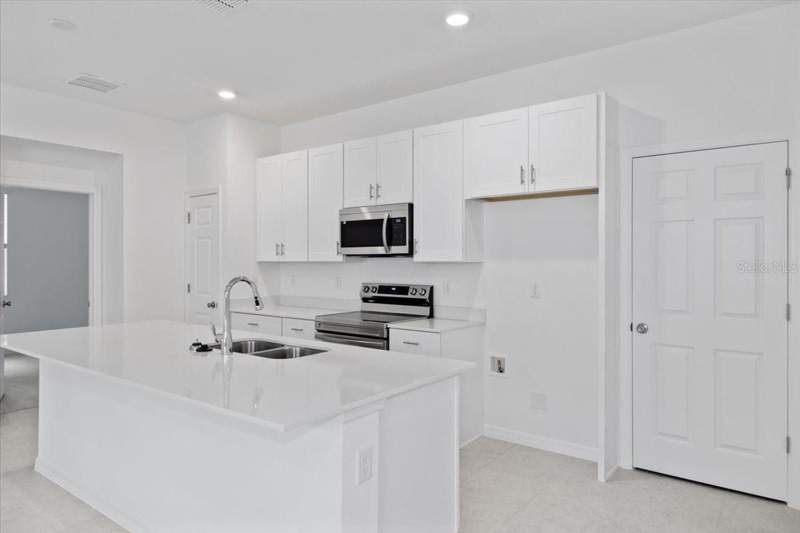 4 bedroom Single Family Residence at 1194 Atlantic Avenue, Mirror Lake Village, Fruitland Park — photo 2