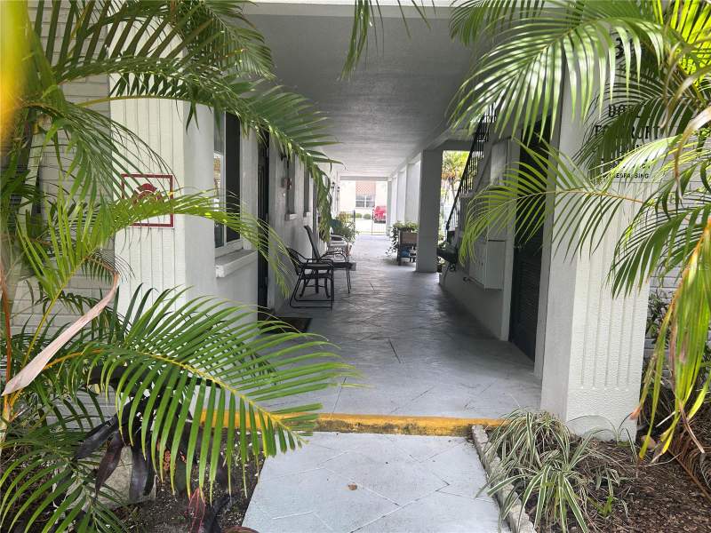 1 bedroom Condominium at 300 35th Avenue #F8, Dover Foxcroft Condo, St Petersburg — photo 2