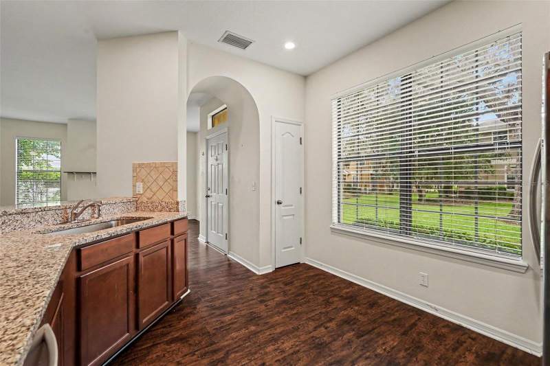 3 bedroom Townhouse at 5520 Kinglethill Drive, Fishhawk Ranch Ph 2 Tr 1, Lithia — photo 4