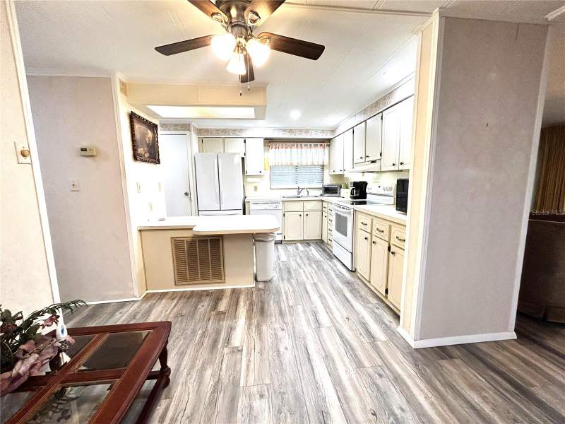 2 bedroom Manufactured Home at 310 Martin Drive, Martin Estates, Lakeland — photo 5