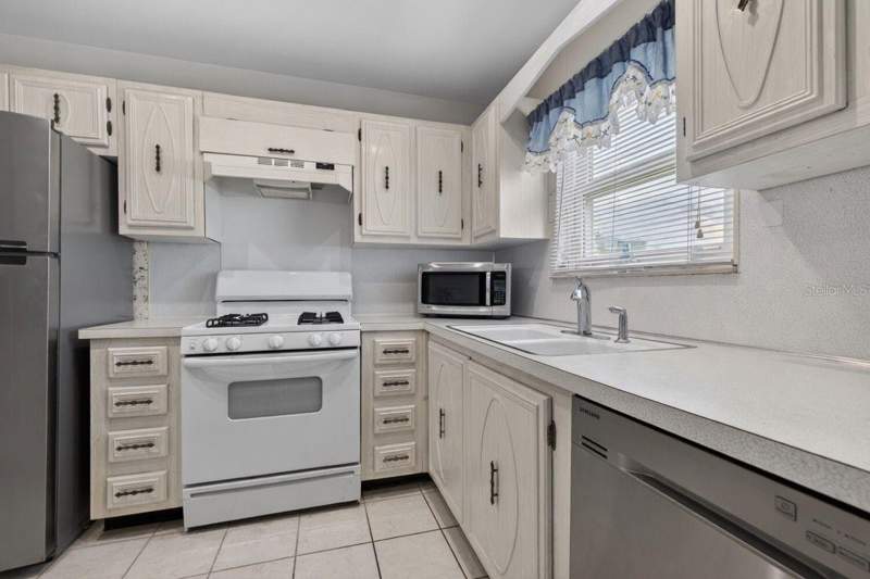 2 bedroom Condominium at 5357 81st Street #12, Paradise Shores, St Petersburg — photo 2