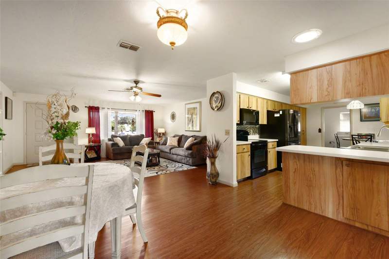 2 bedroom Single Family Residence at 241 W Hollyfern Place, Beverly Hills Unit 08 Ph 01, Beverly Hills — photo 3