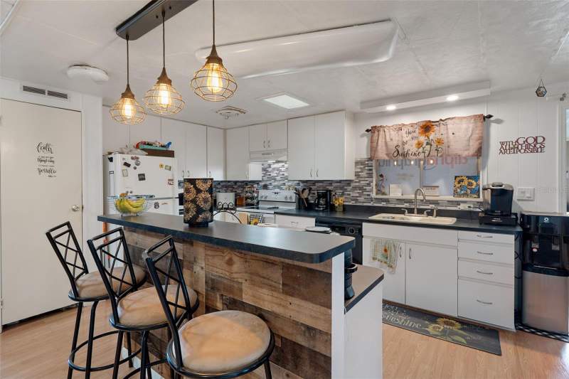 2 bedroom Manufactured Home at 14583 Rialto Avenue, Brookridge Comm, Brooksville — photo 5