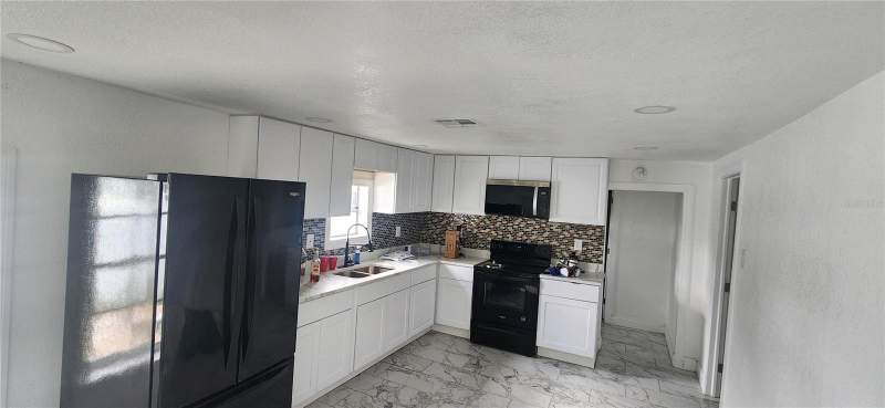 3 bedroom Single Family Residence at 3004 E Dr Martin Luther King Jr Boulevard, Englewood Eastern Por, Tampa — photo 2