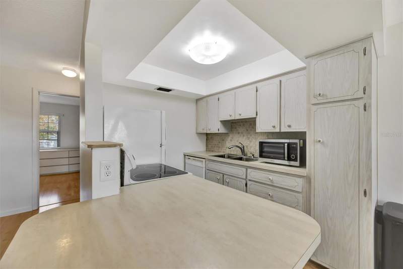 1 bedroom Condominium at 650 PINELLAS POINT DRIVE ##205, VELVET CLOAKE CONDO, ST PETERSBURG — photo 5