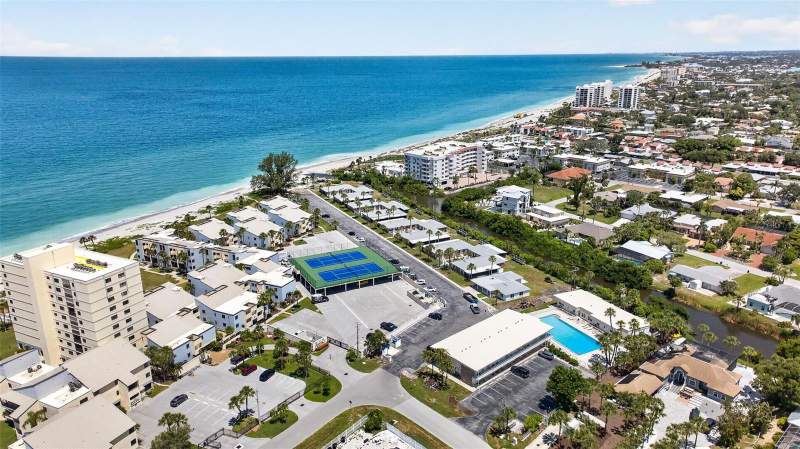 1 bedroom Condominium at 908 Villas Drive #10, Venice Villas, Venice — photo 4