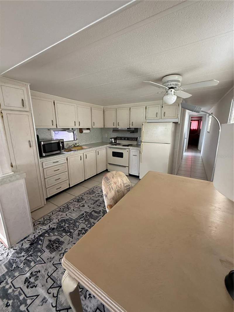 2 bedroom Mobile Home at 7880 54th Avenue #47, Club Chalet Unrec Mhp, St Petersburg — photo 4