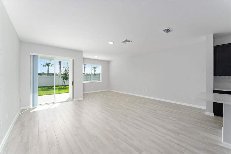 3 bedroom Townhouse at 4656 Campsite Loop, Tyson Ranch Twnhms, Orlando — photo 4