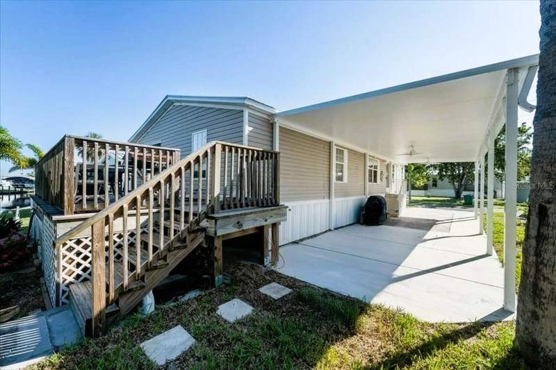 3 bedroom Manufactured Home at 3127 Bayside Parkway, Pelican Harbor Mob Home Estates, Punta Gorda — photo 3