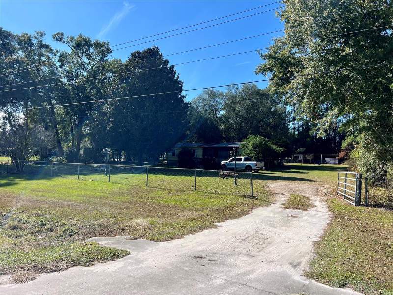 3 bedroom Manufactured Home at 11820 NW Highway 225, Reddick, Reddick — photo 2