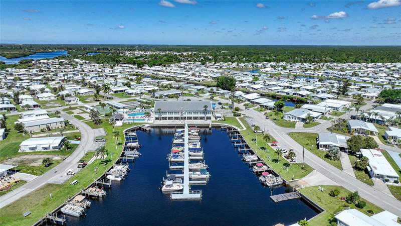 2 bedroom Mobile Home at 349 Blackburn Boulevard, Harbor Cove, North Port — photo 4