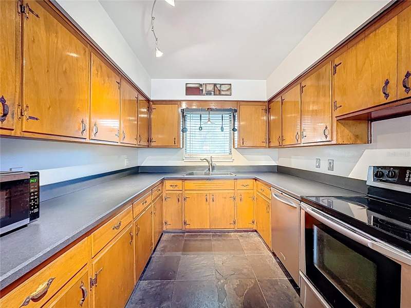 3 bedroom Single Family Residence at 512 N LAKEMONT AVENUE, EASTGATE SUB, WINTER PARK — photo 4