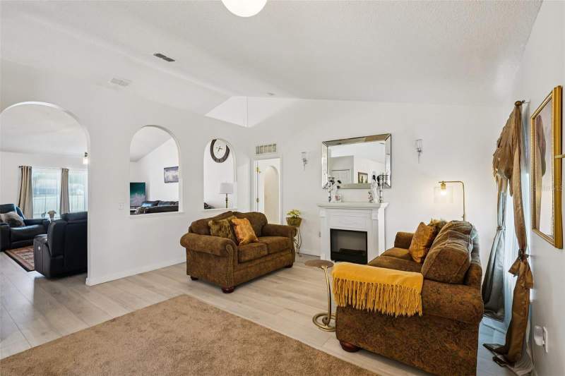 4 bedroom Single Family Residence at 10423 Bradford Street, Spring Hill, Spring Hill — photo 4