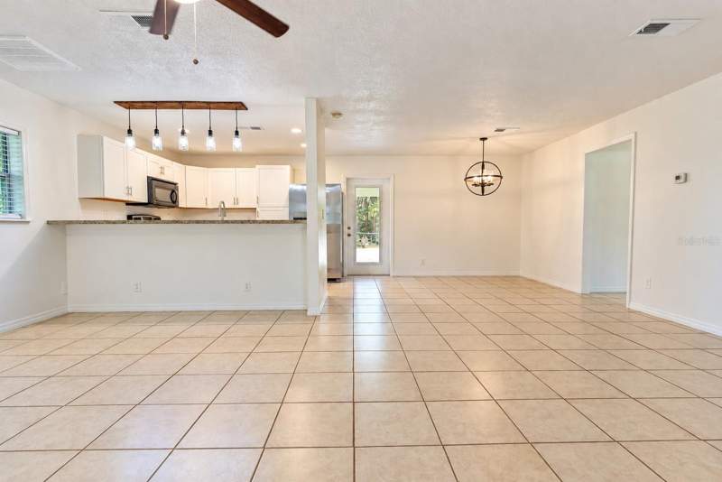 1 bedroom Single Family Residence at 8030 SE 153rd Street, Bluebird Hill, Inglis — photo 4