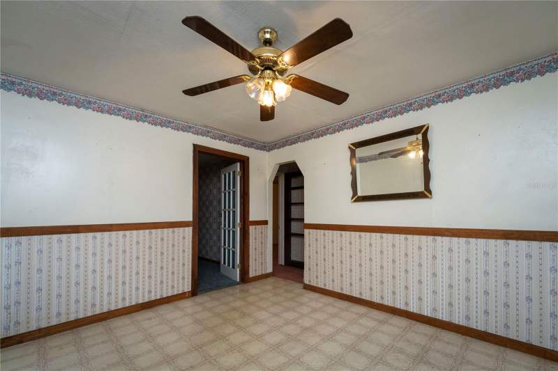 4 bedroom Single Family Residence at 3514 S 74th Street, Subdivision Of Tracts 11 & 1, Tampa — photo 5