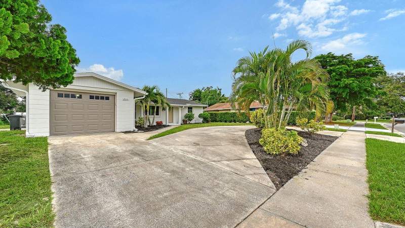 2 bedroom Single Family Residence at 2610 Regatta Drive, Gulf Gate, Sarasota — photo 4