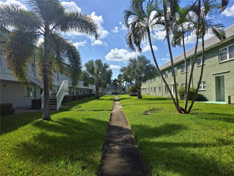2 bedroom Condominium at 5267 81st Street #5, Paradise Shores, St Petersburg — photo 2