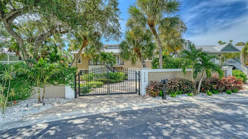 4 bedroom Single Family Residence at 5188 Siesta Woods Drive, Siesta Woods, Sarasota — photo 2