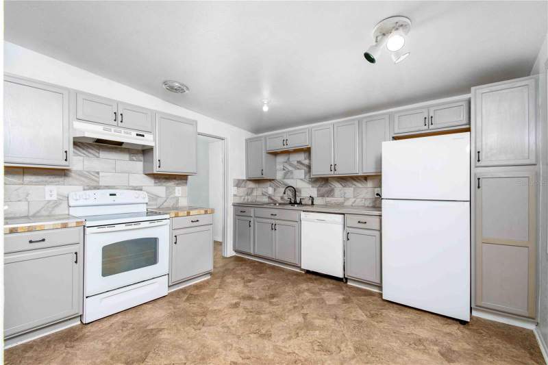 3 bedroom Single Family Residence at 6382 81ST AVENUE, AVON DALE, PINELLAS PARK — photo 2