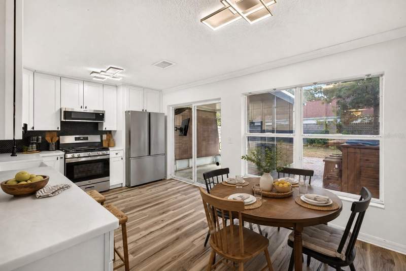 4 bedroom Single Family Residence at 10521 Lakeside Vista Drive, Lakeside Tr A1, Riverview — photo 4