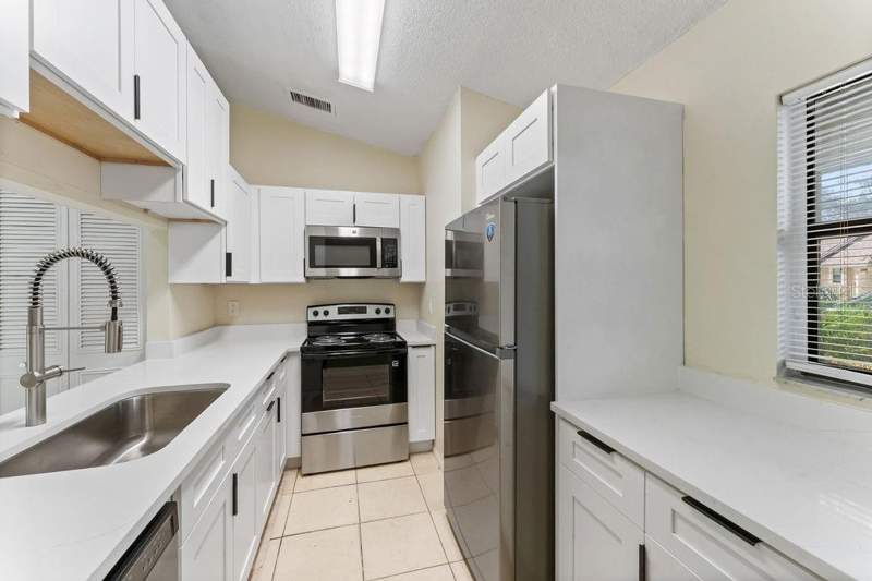 2 bedroom Condominium at 918 Otto Villa Place #9, 9th Street Villas A Condominiu, Tampa — photo 4