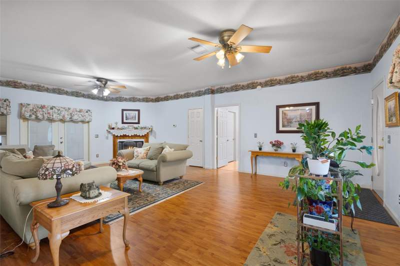 4 bedroom Single Family Residence at 4700 NW 26th Street, Bell, Bell — photo 5