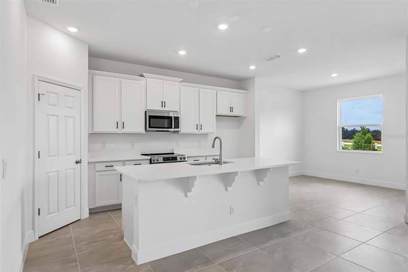 4 bedroom Single Family Residence at 7272 ROLLING LEAF ROAD, TRINITY LAKES PH 3, GROVELAND — photo 3