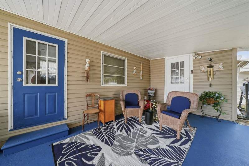 2 bedroom Mobile Home at 6439 Tower Drive, Signal Cove, Hudson — photo 4
