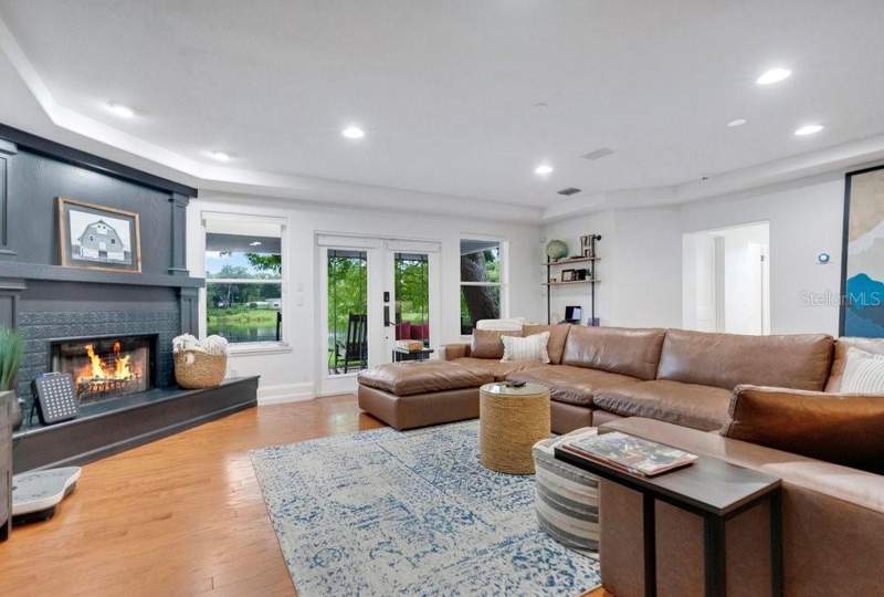 3 bedroom Single Family Residence at 2227 Howard Drive, Lake Forest Park, Winter Park — photo 2