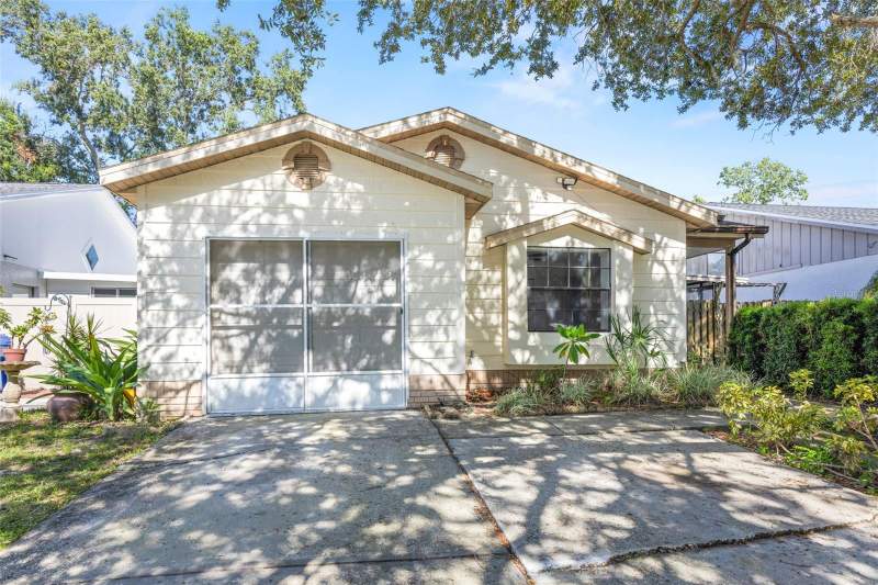 13427 LARAWAY DRIVE home for sale in Summerfield Village