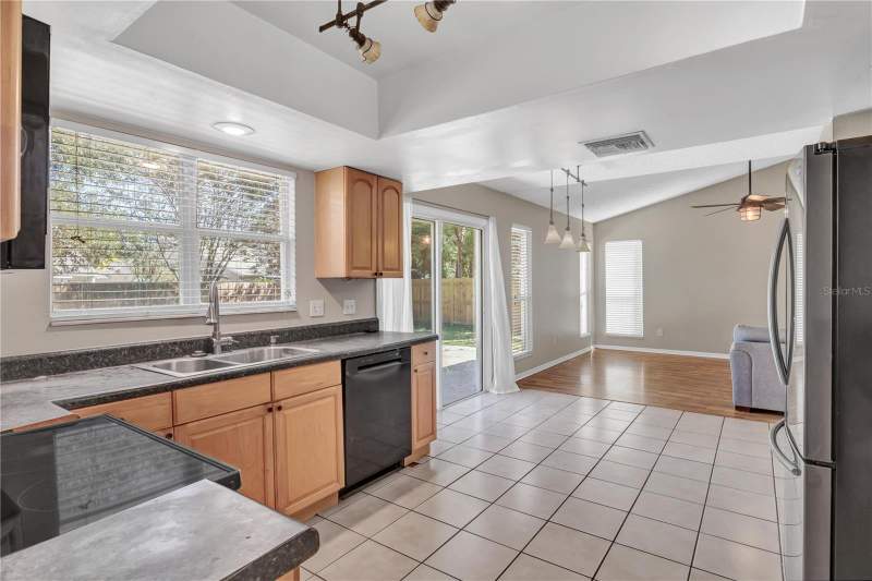 3 bedroom Single Family Residence at 1018 Malcolm Court, Alafaya Woods Ph 12B, Oviedo — photo 4