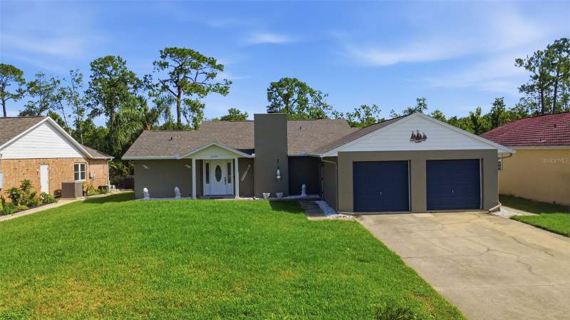 2 bedroom Single Family Residence at 26638 E Cove Drive, Lake Harris Shores, Tavares — photo 2