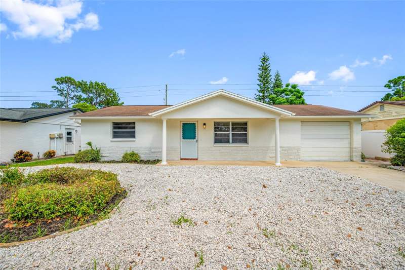 11724 PAIGE DRIVE home for sale in Gulf Highlands