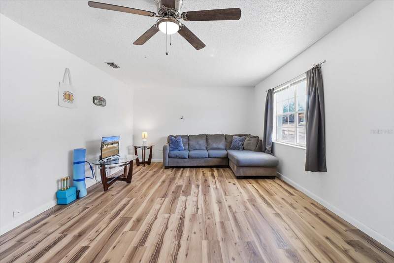 2 bedroom Single Family Residence at 5284 Springwood Road, Spring Hill, Spring Hill — photo 5