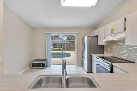 8821 Parliament Court, Kissimmee FL - photo 8 of 33