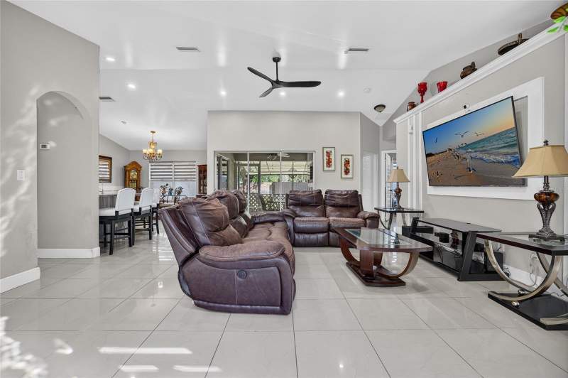 3 bedroom Single Family Residence at 7886 Latour Avenue, Port Charlotte Sub 28, North Port — photo 4