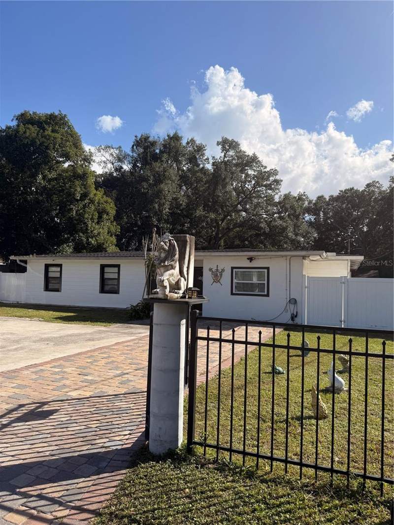 3 bedroom Single Family Residence at 118 W Prince Street, Florida Ave Sub, Tampa — photo 3